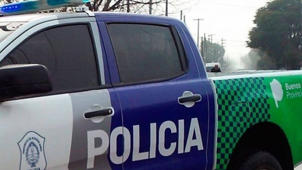 El efectivo y su mujer fueron atacados por los asaltantes en las calles Nasser y Bolivar (Télam).