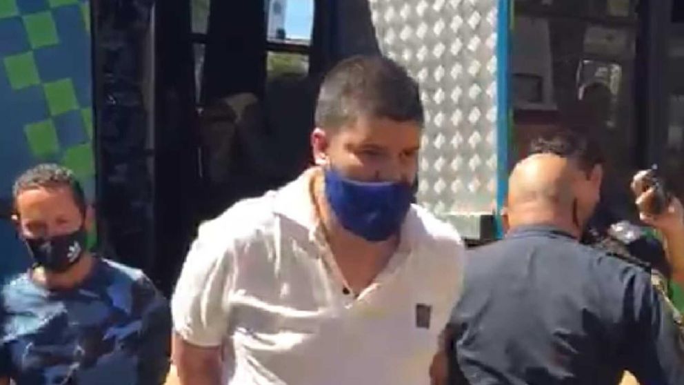 El momento en el que Ariel García llegaba al Tribunal Oral Criminal N°1 de Florencio Varela (Gentileza Atravesados por el Femicidio).