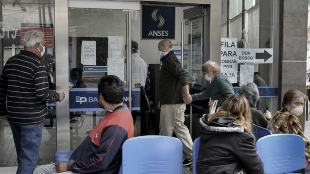 Con el objetivo de hacer más simple el trámite de Fe de Vida, ANSES pidió a los bancos que ofrezcan diversas metodologías digitales (Télam).