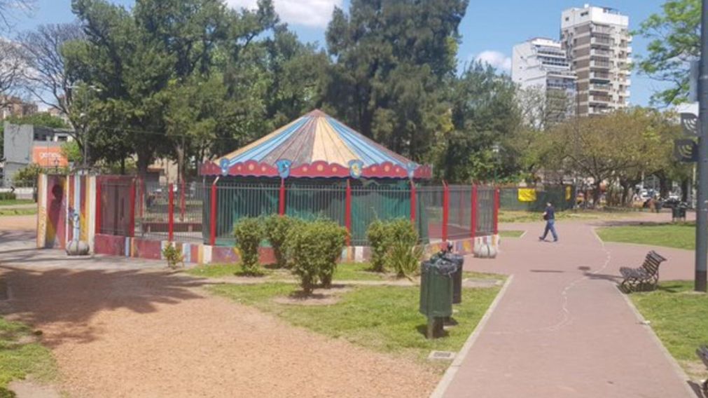 El ataque ocurrió cerca de la calesita, a metros del cruce de la calle Defensa y la avenida Martín García, límite de los barrios San Telmo y Barracas.