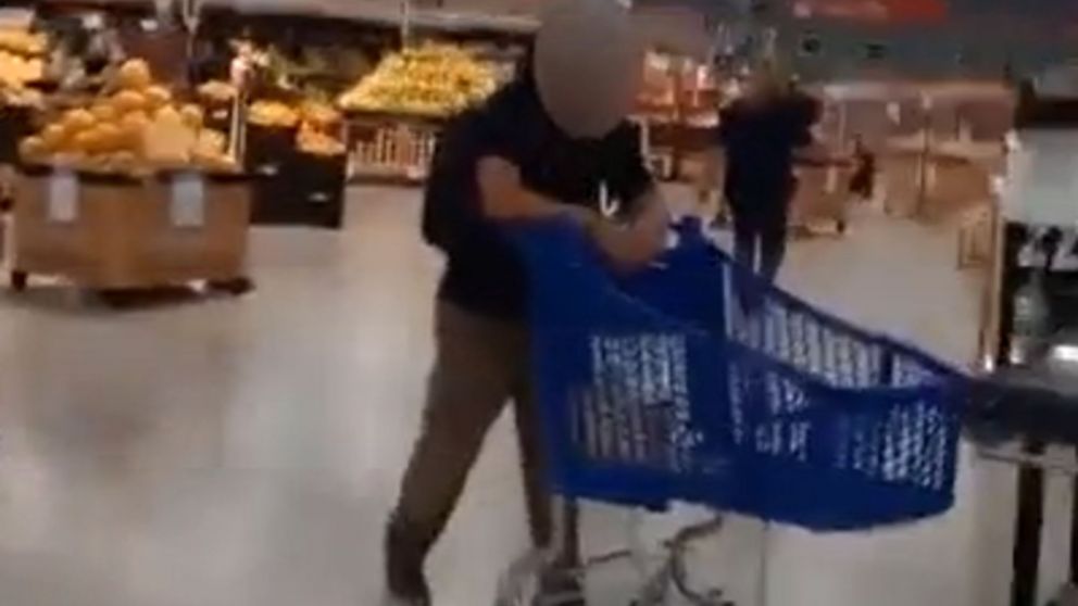El acusado de manosear a una joven en un supermercado fue escrachado en las redes sociales.