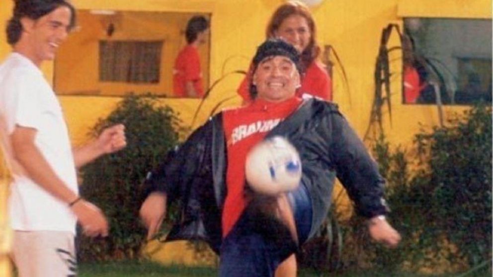Diego Maradona entró de sorpresa en la primera edición de Gran Hermano en Argentina, en 2001.