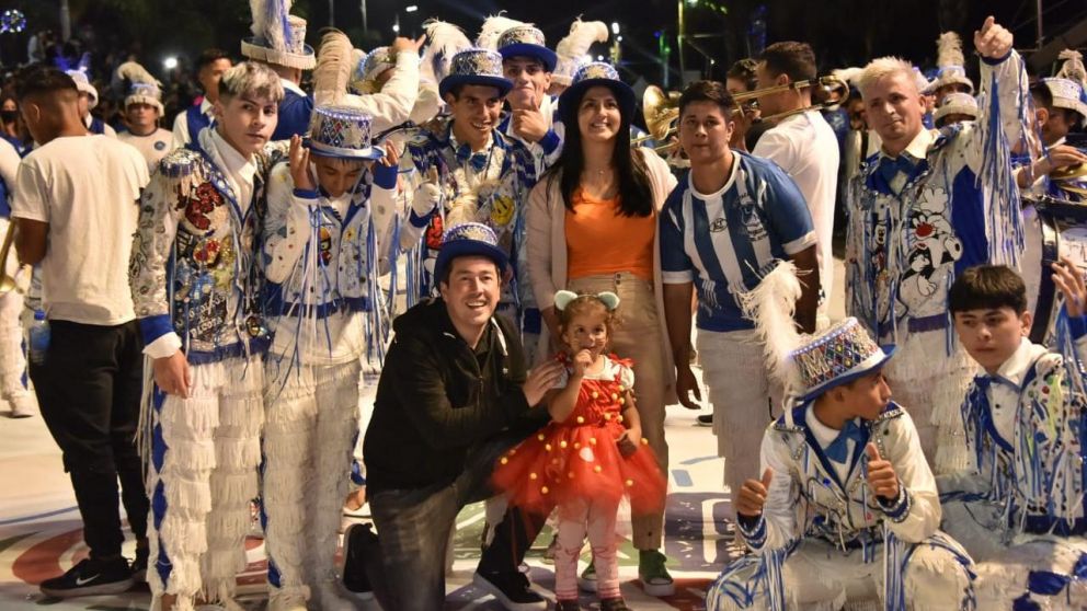 Leo Nardini y Noe Correa, en los multitudinarios festejos de Carnaval en Malvinas Argentinas.