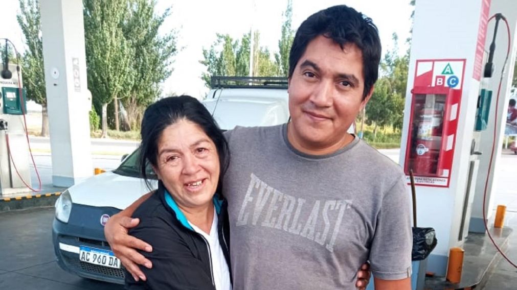 Marcos se reencontró con su mamá luego de buscarla durante varios años (Gentileza Diario La Provincia SJ).