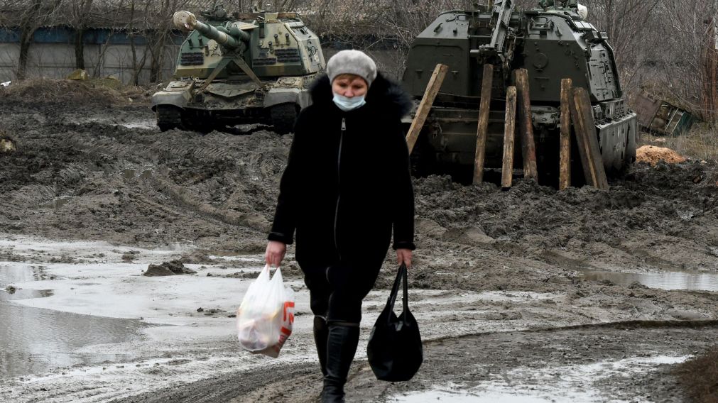 Pese al avance de Rusia, Ucrania asegura que "mantiene el control" de Kiev, mientras varios países aceleran el envío de armas. (Télam)