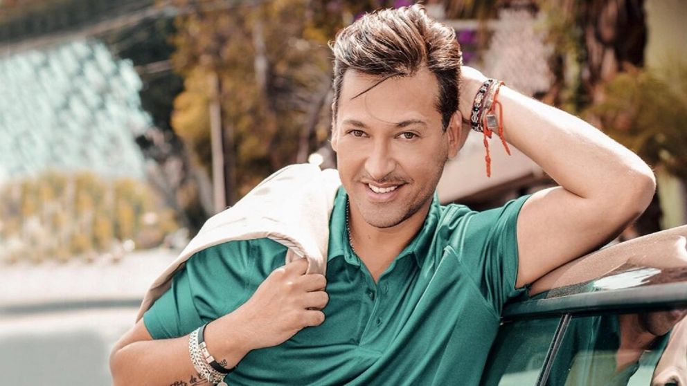 Pablo Ruiz saltó a la fama con la canción "¡Oh mamá!, cover de la cantante mexicana Selena (Paparazzi).