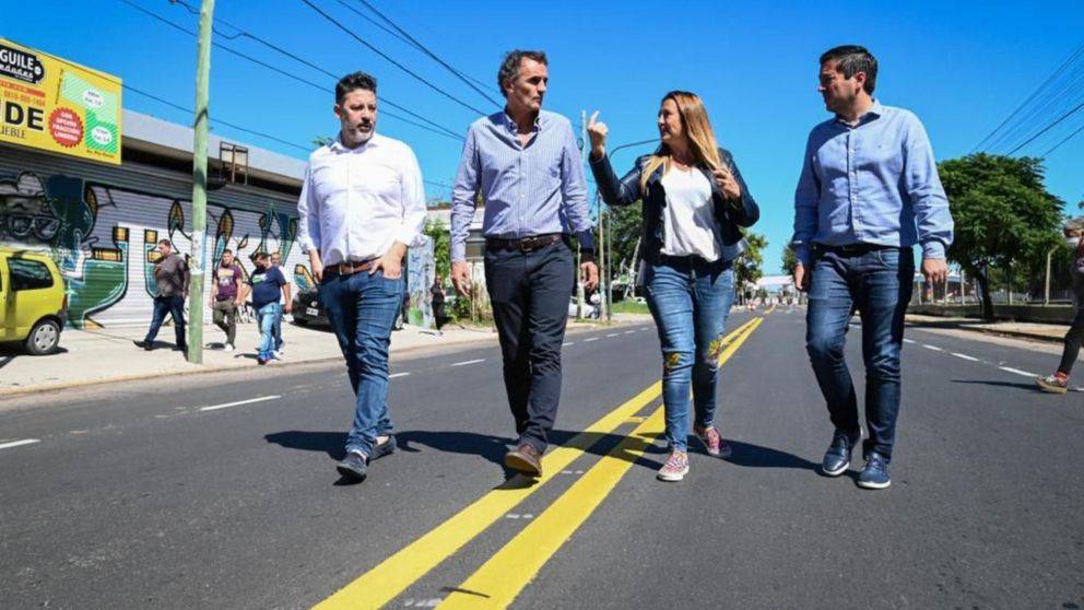 Los funcionarios compartieron la caminata para dejar inaugurada la obra.