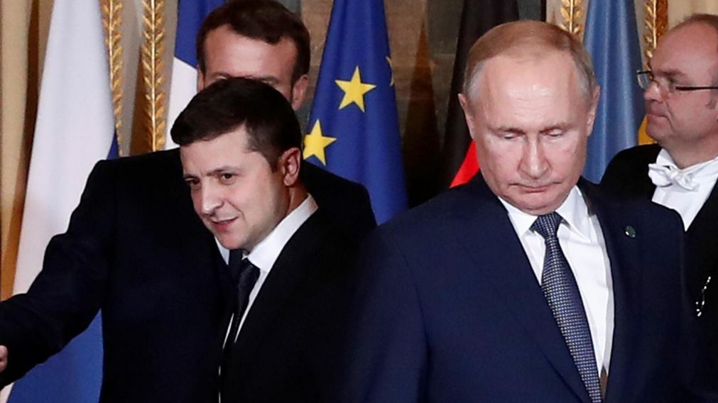 Volodímir Zelenski y Vladimir Putin hoy se dan la espalda (Archivo).