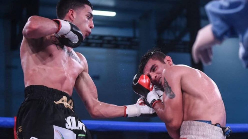 Agustín Quintana y Facundo Arce se enfrentan por el título sudamericano ligero.