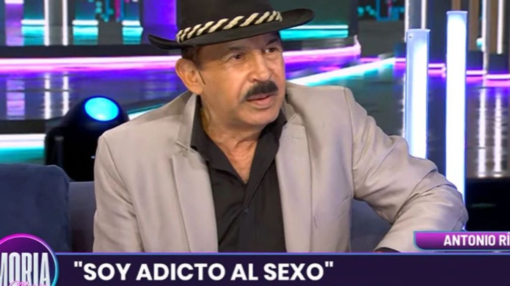 Antonio Ríos le contó a Moría Casan que es adicto al sexo.