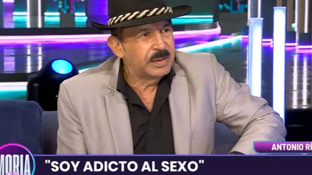 Antonio Ríos le contó a Moría Casan que es adicto al sexo.
