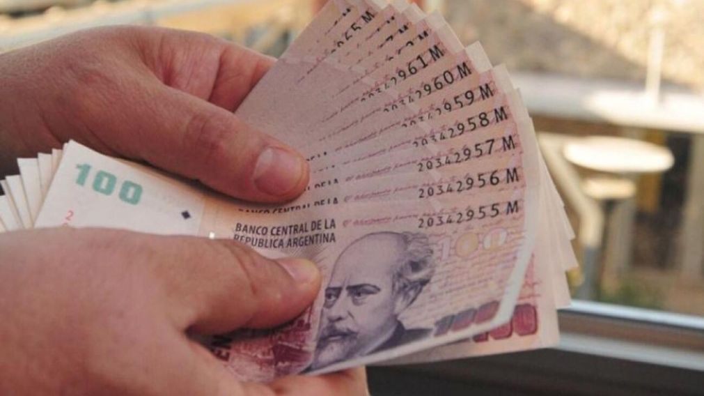 Los billetes de 100 pesos a�n tienen su valor (Imagen ilustrativa).