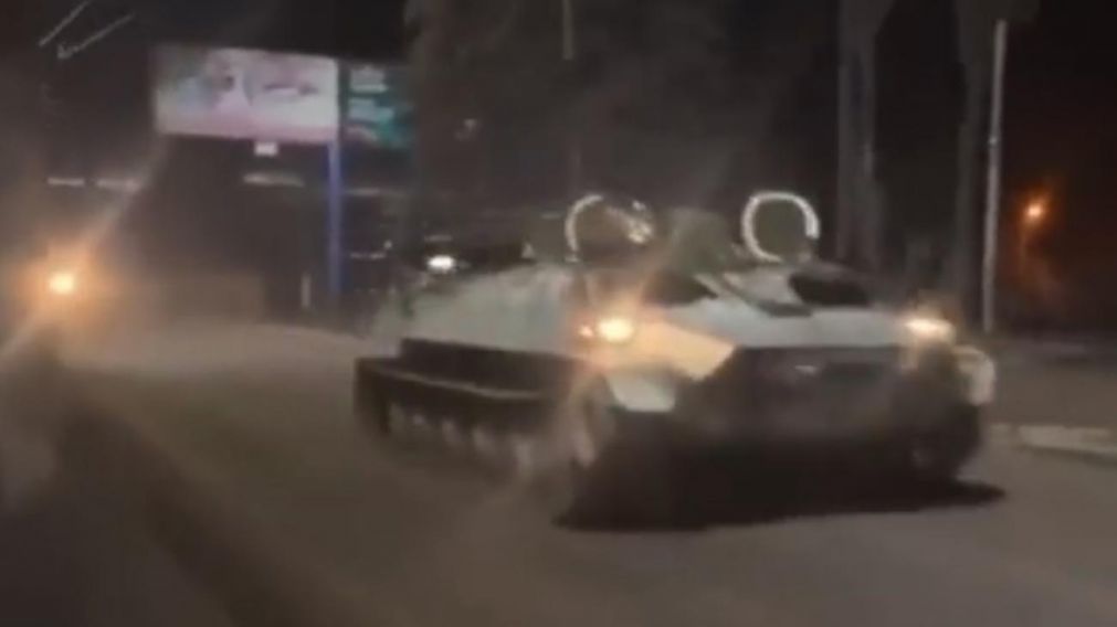 Los tanques rusos ingresaron a Donetsk en la madrugada del martes (Captura de video).