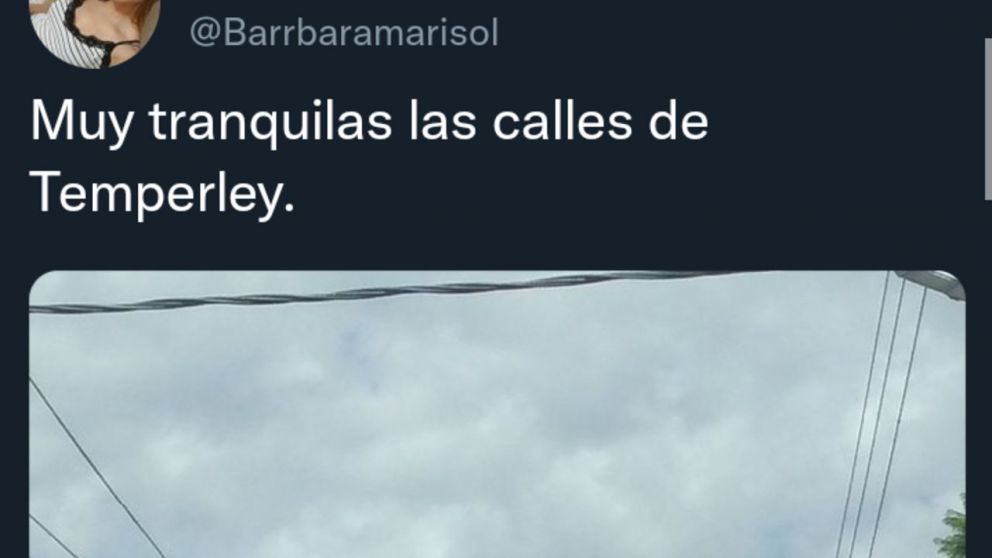 El pasacalles llamó la atención de una joven y decidió subir la foto a Twitter.