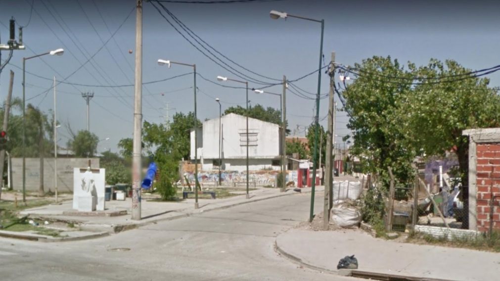 Pablo Andr�s Jim�nez, de 27 a�os, fue baleado en cercan�as de esta esquina de San Fernando.