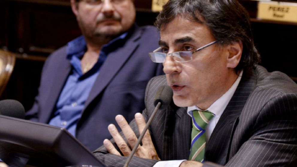 Hackeo y robo millonario al diputado provincial, Rubén Eslaiman.
