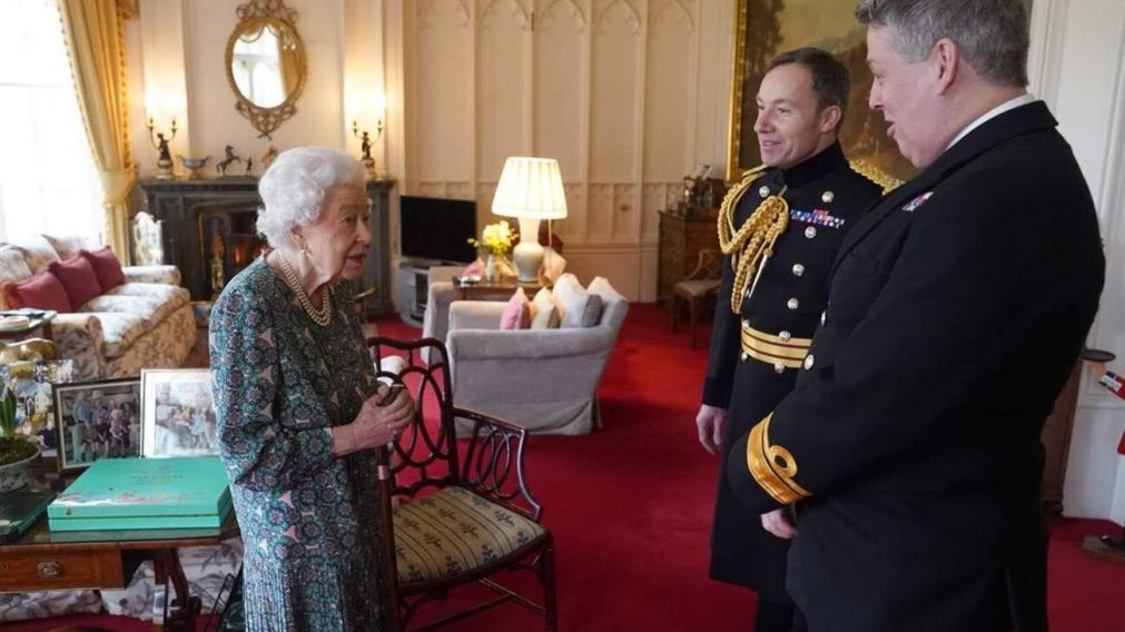 La Reina Isabel II recibió "parada" a los asistentes de Defensa (GTRES).