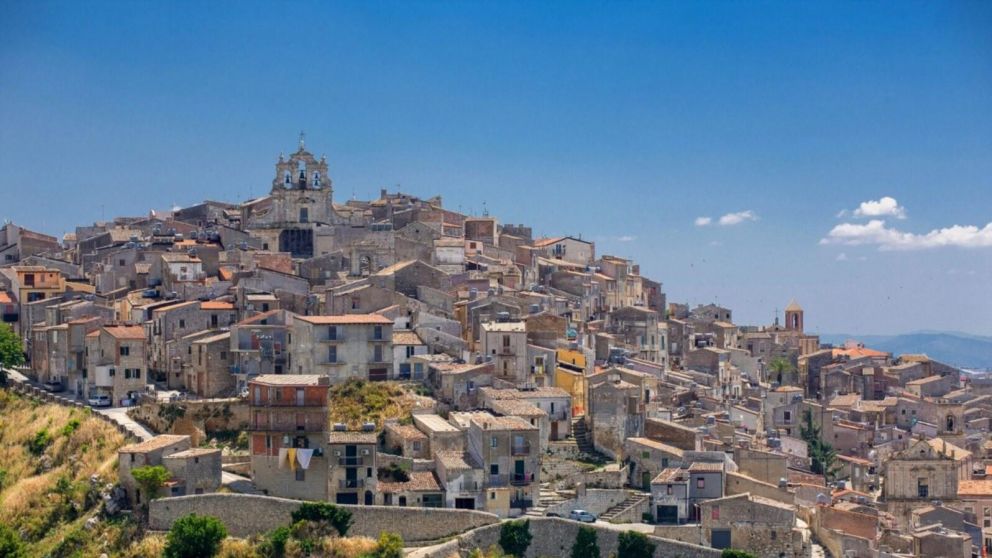 Mussomeli es el nombre del pueblo que actualmente tiene 12 mil habitantes.