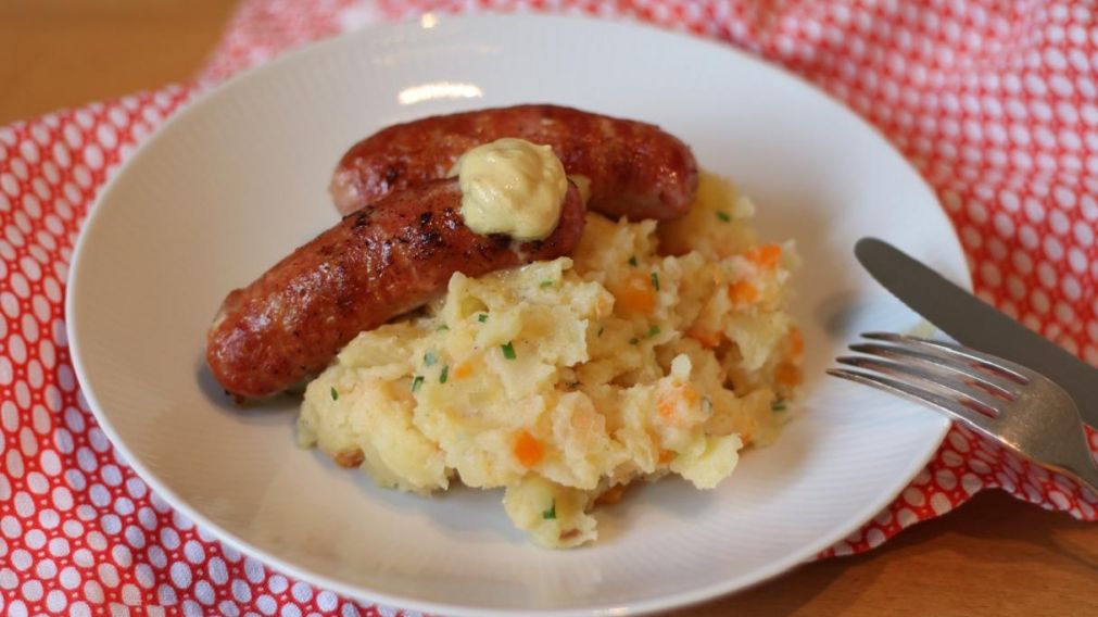 "Eh, oh, eh, salchichas con puré": cómo cocinarlas de forma más saludable e igual de ricas..