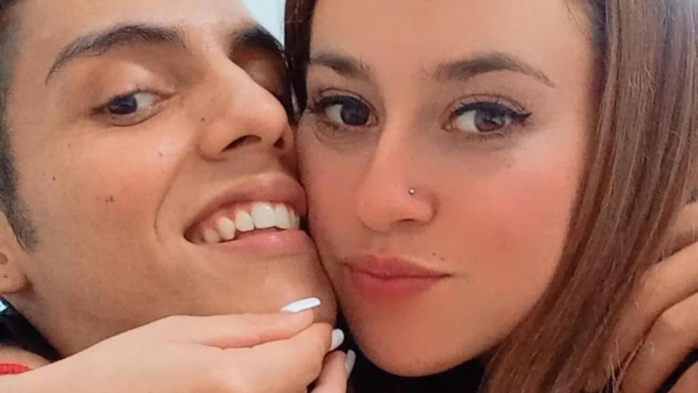 Conocé la historia de amor detrás de la propuesta sorpresa que cautivó a los internautas argentinos.