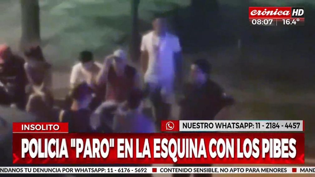 El efectivo de la Policía Bonaerense fue filmado mientras tomaba cerveza en servicio (Crónica HD).