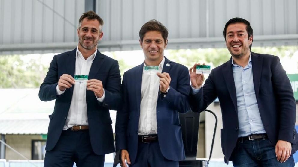 El intendente de Del Viso, Federico Achával, junto con el gobernador Axel Kicillof y el ministro de Infraestructura y Servicios Públicos de la Provincia, Leonardo Nardini.