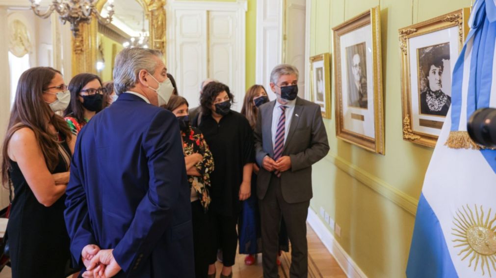 "Tenemos que hacer mucho más para que la sociedad termine con todo tipo de discriminación y valore a todos del mismo modo", afirmó Fernández.