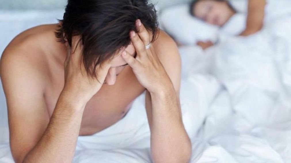 Entre los numerosos síntomas que tiene la variante ómicron, según los expertos, la mutación también tiene un impacto en su vida sexual.