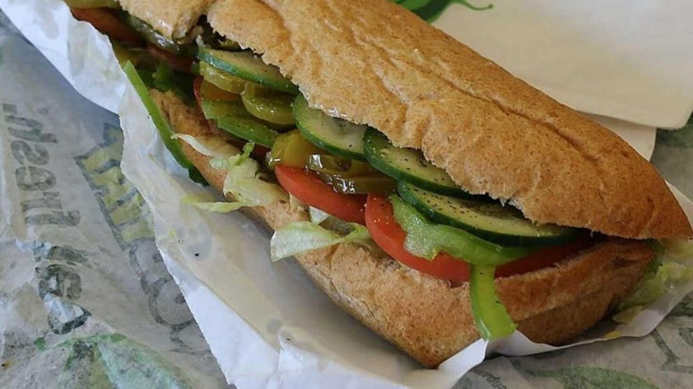 El reclamo de lo que encontró adentro del sándwich se hizo viral en TikTok.