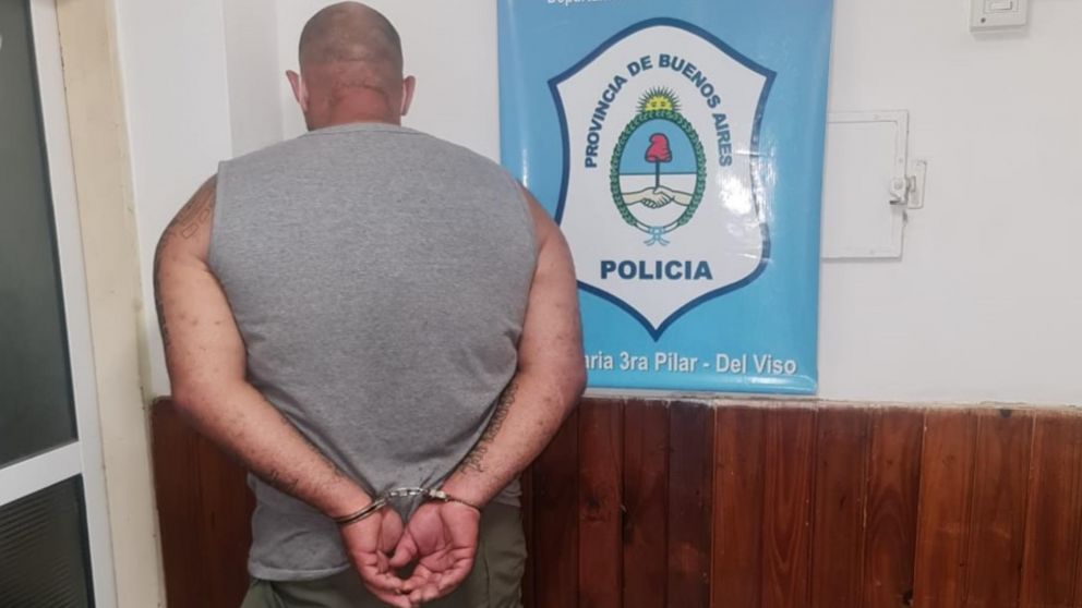 Este es el sujeto que fue arrestado en Del Viso por los efectivos policiales.