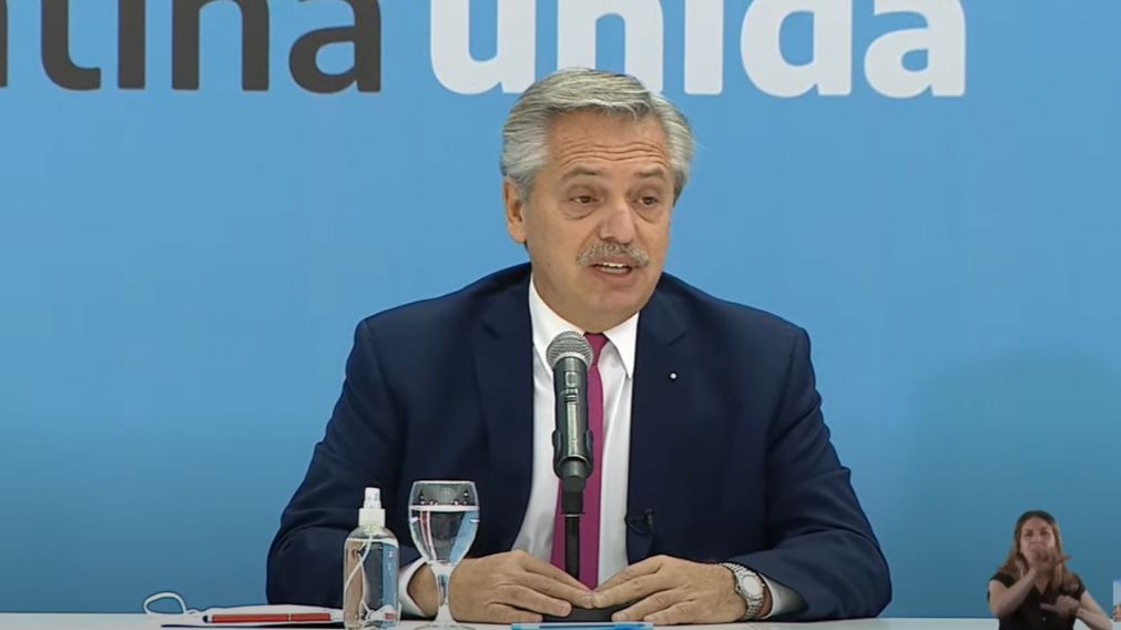 Alberto Fernández encabezó el acto junto a los ministros Carla Vizzotti y Jaime Perczyk.