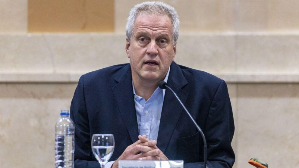 Perczyk destacó que incluirá cuatro recomendaciones: vacunarse, ventilar los espacios, lavarse las manos y utilizar barbijos.