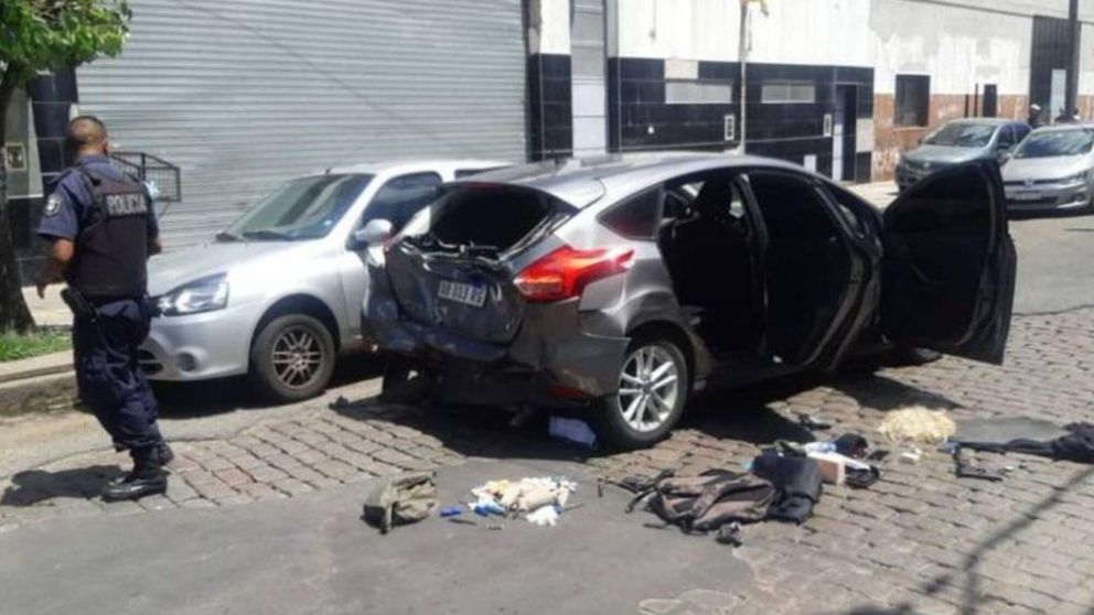 Los ladrones portaban pistolas 9 milímetros, cinco chalecos antibalas y pelucas rubias para no ser identificados por las cámaras de seguridad de la zona.