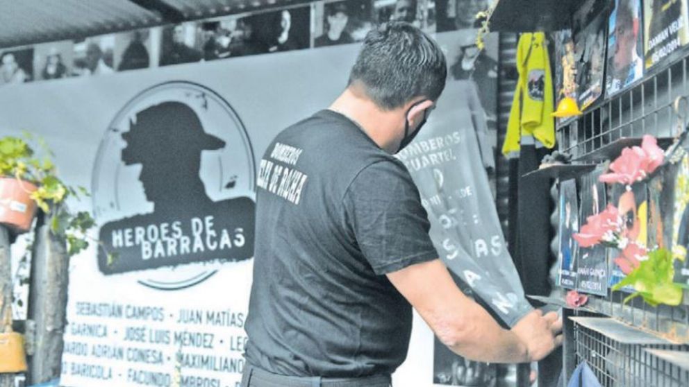 Los h�roes de Barracas, en el recuerdo de todos (Pablo Vill�n/Cr�nica).