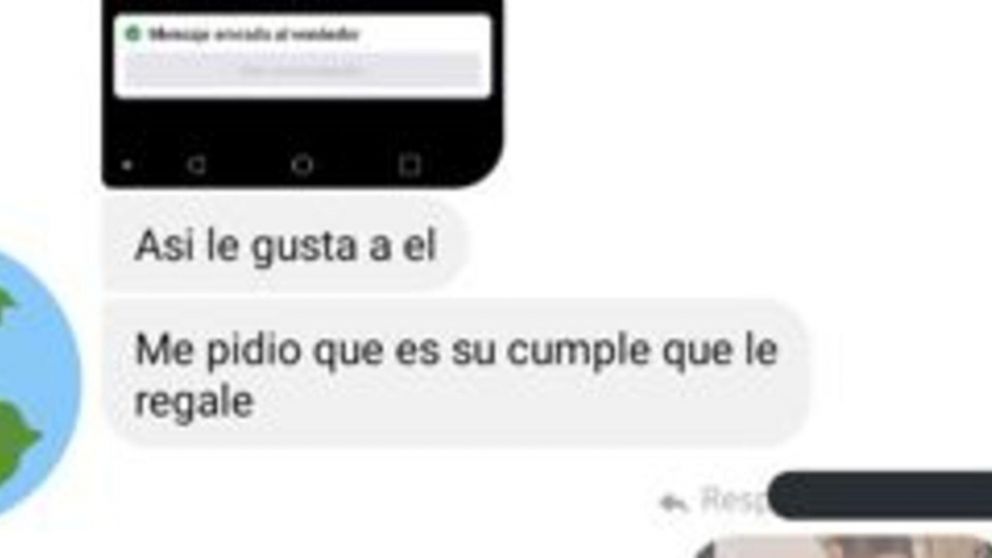 Le envió a la vendedora una foto del novio usando su tanga.