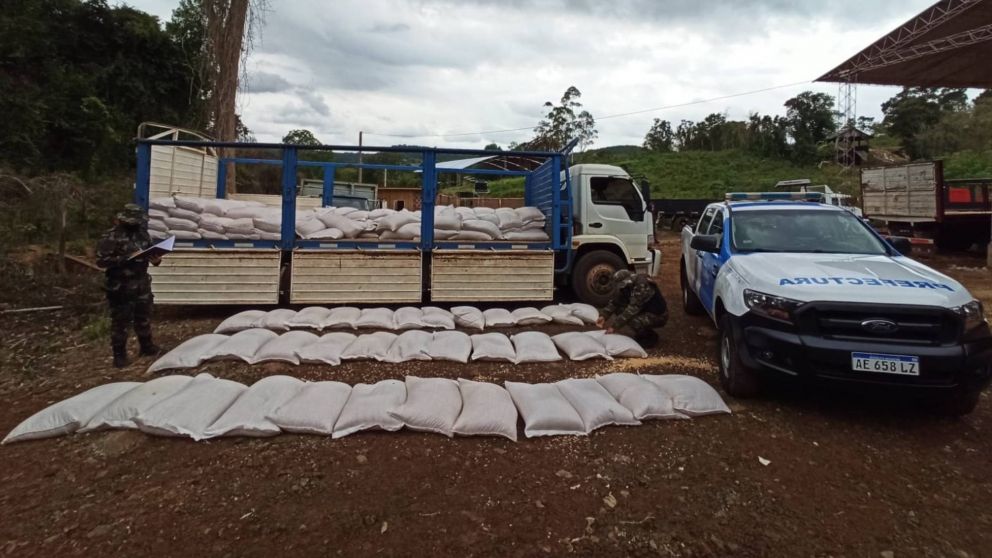 Prefectura incautó casi 8 toneladas y media de maíz en Misiones.