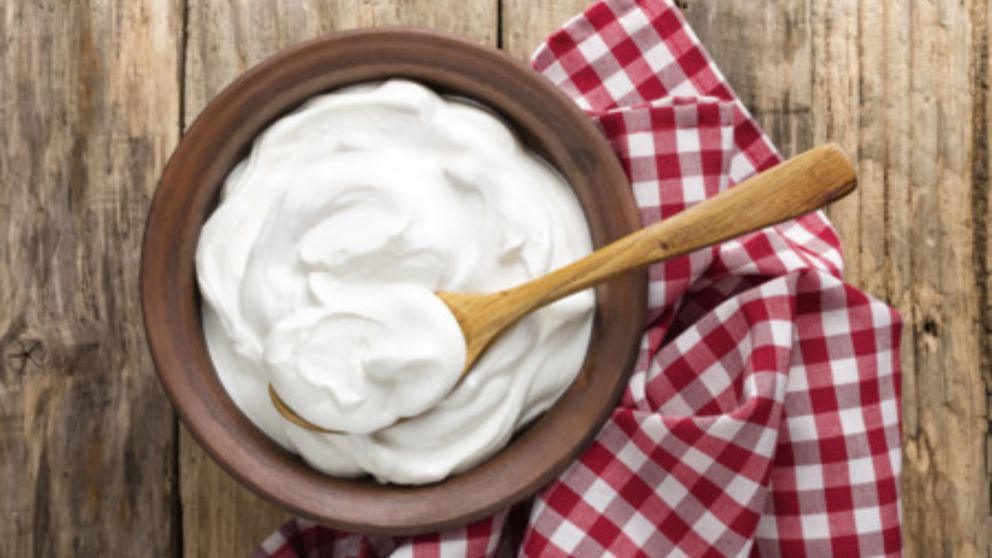 Con solo dos ingredientes podés hacer yogur en tu casa.