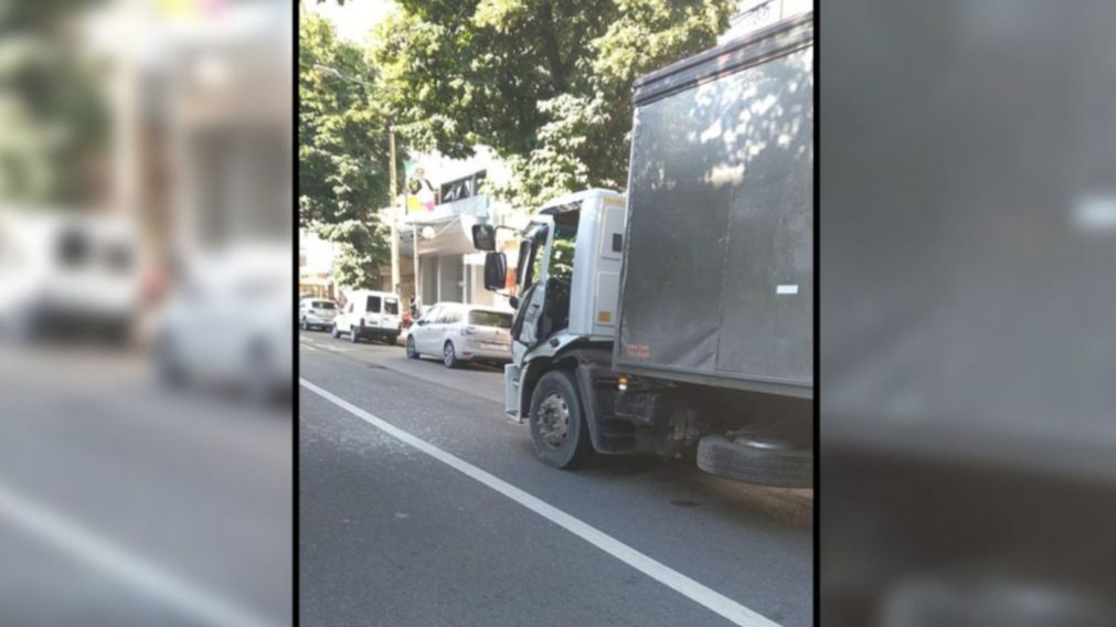La puerta que el chofer abri� sin mirar atr�s. 