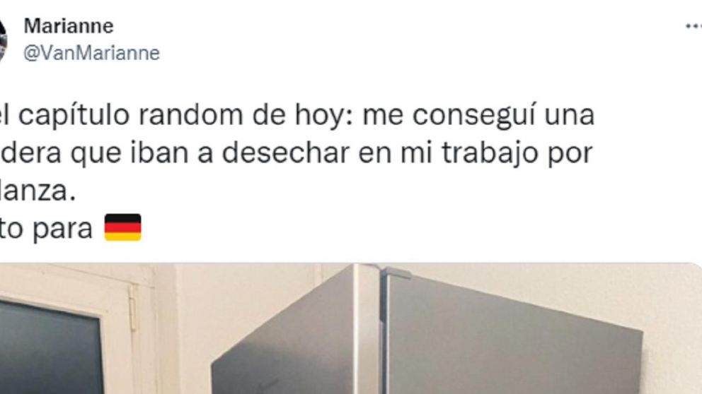 Se iban a mudar y se deshicieron de los muebles nuevos de la oficina (Twitter).
