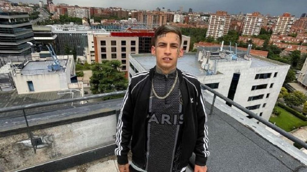 Después de muchos meses en los que estuvo sin terminar, el cantante de "Cumbia 420" mostró los avances de la obra de su casa en Barrio Bicentenario.