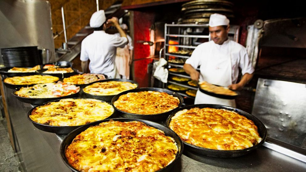 Una mala reseña en Google hizo estallar de bronca al dueño de una pizzería (imagen ilustrativa).