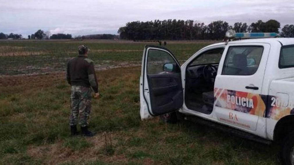Los efectivos de la Policía Rural trabajaron en el lugar del hallazgo de los cadáveres.