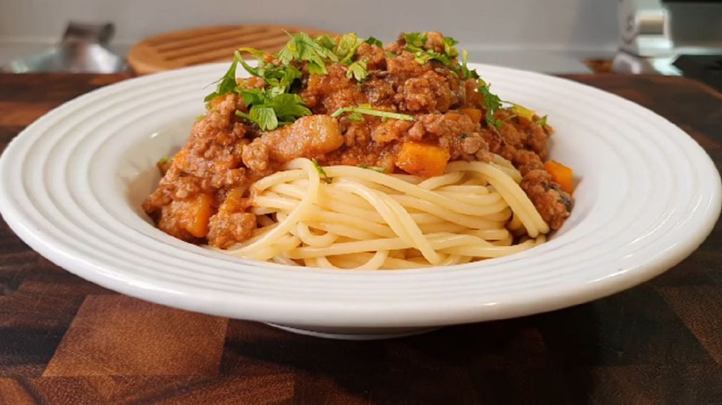 Aprendé a cocinar una deliciosa pasta con Ragú italiano de cachete de cerdo a la boloñesa.
