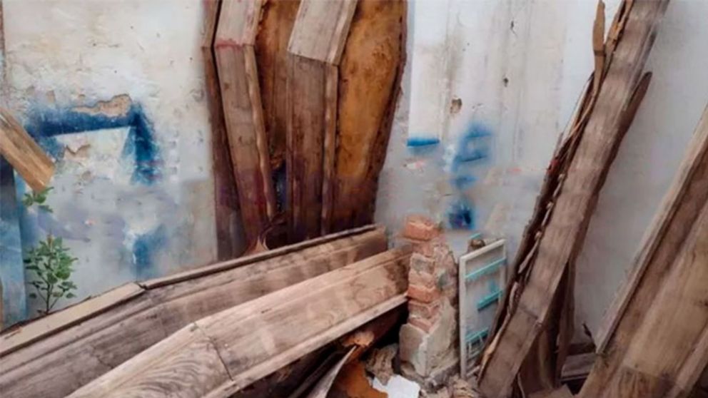 Los ataúdes encontrados en la casa abandonada.