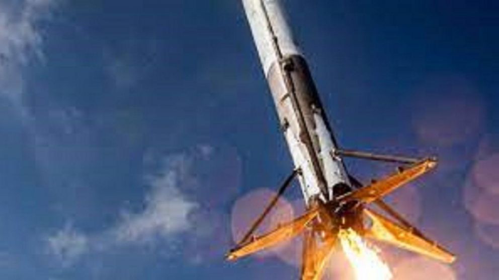 Un cohete de Elon Musk se estrellará contra la Luna en las próximas semanas tras años en el espacio.