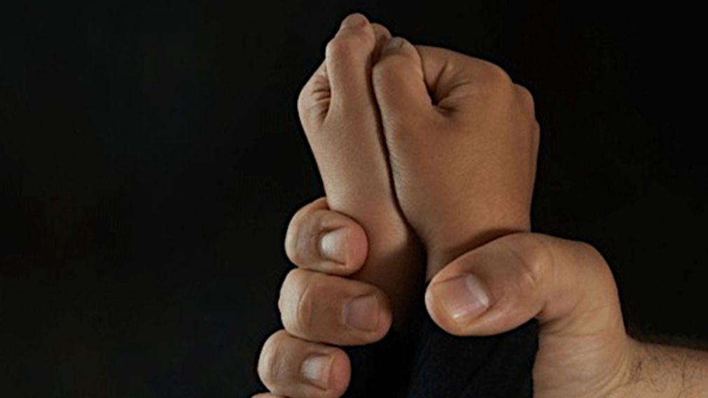 La hija le contó a su mamá, que ella y su hermano que no puede hablar, eran abusados por el padre