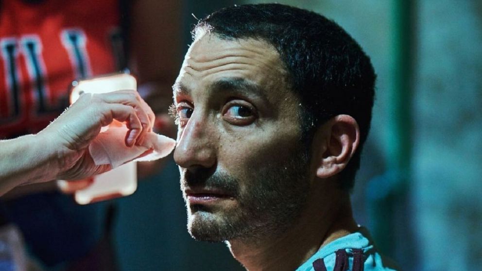 "Pastor", el protagonista de la primera temporada de la serie carcelaria, regres� a la ficci�n y esplot� las redes con su inesperado desnudo.
