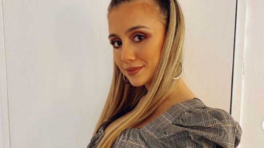 Morena Beltrán una de las periodistas del momento.