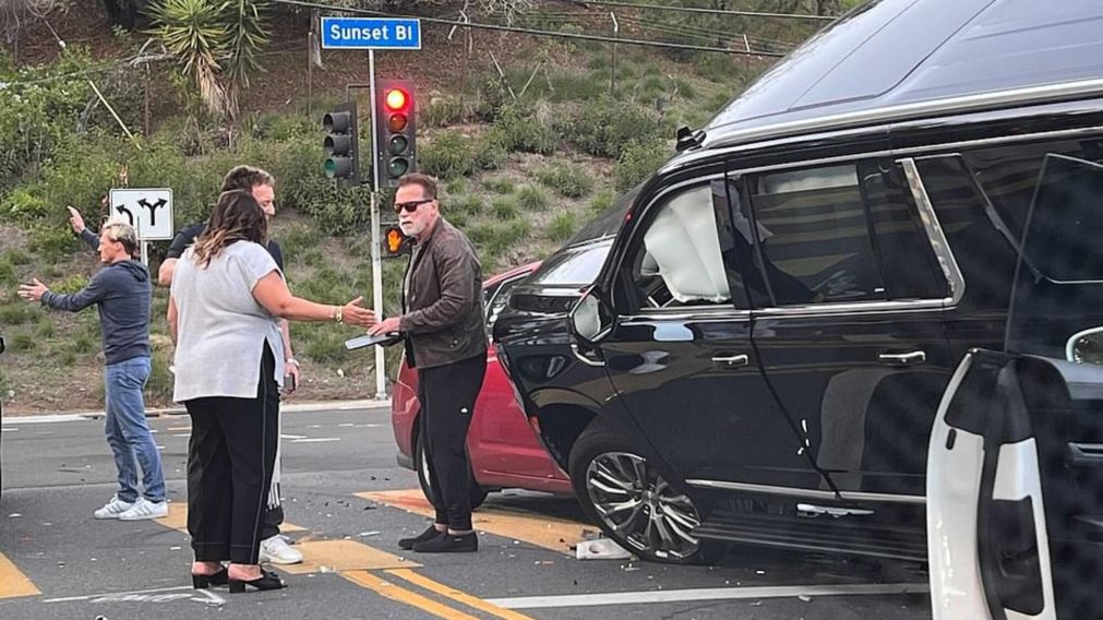 Arnold Schwarzenegger, de 74 años, estuvo involucrado en un grave accidente automovilístico.