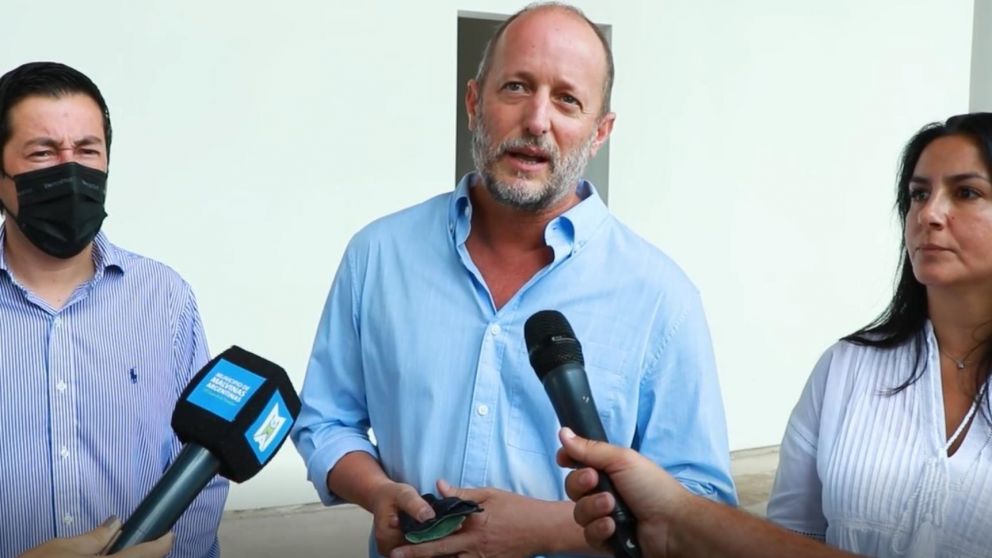 Los tres funcionarios visitaron la obra de construcción del centro de salud, en Pablo Nogués.